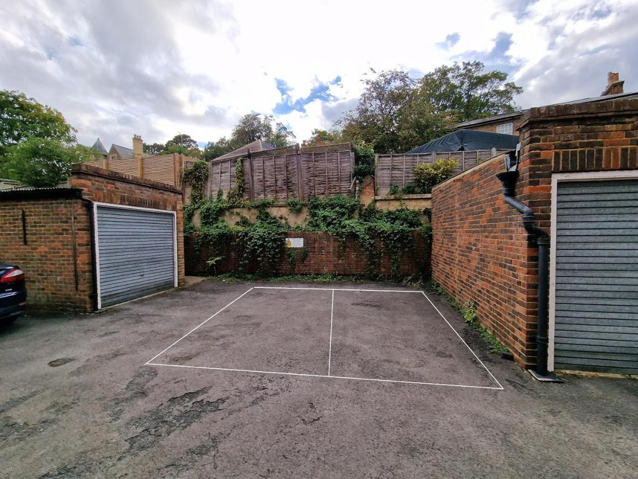 Millmead Apartment In Central Guildford With Parking Exterior photo